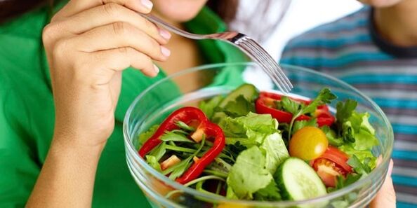 Süsivesikutevabal dieedil köögiviljasalati söömine näljatunde summutamiseks